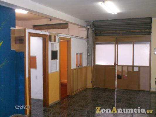VENDO BONITO  LOCAL MUY ECONOMICO EN SABADELLTIENE 70 M